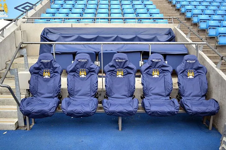 Khu vực dugout của Manchester City tại Etihad nơi Pep Guardiola và ban huấn luyện chỉ đạo trận đấu