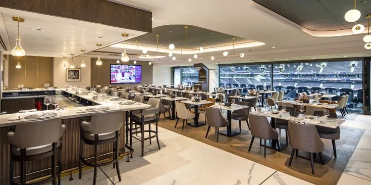 Khu vực H Club, một trong những lounge tiếp đón khách VIP sang trọng tại sân vận động Tottenham Hotspur