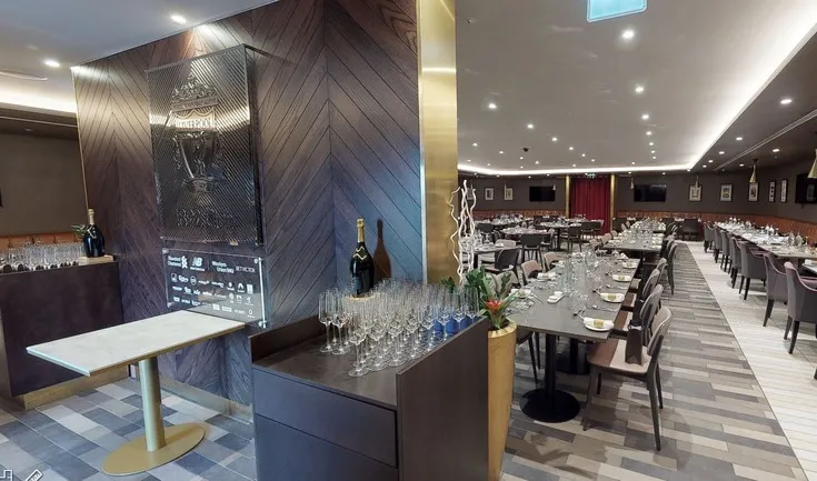 Khu vực hospitality sang trọng tại sân Anfield, mang đến trải nghiệm cao cấp cho khách VIP