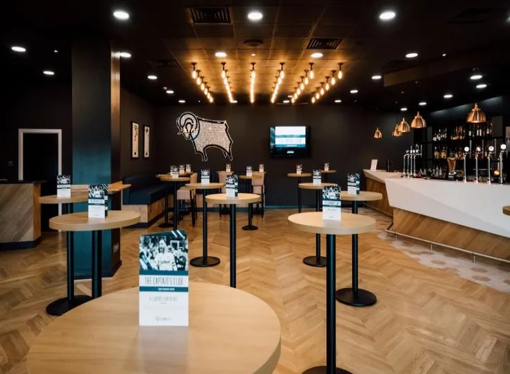 Khu vực hospitality tại sân vận động Pride Park, thể hiện sự sang trọng và tiện nghi