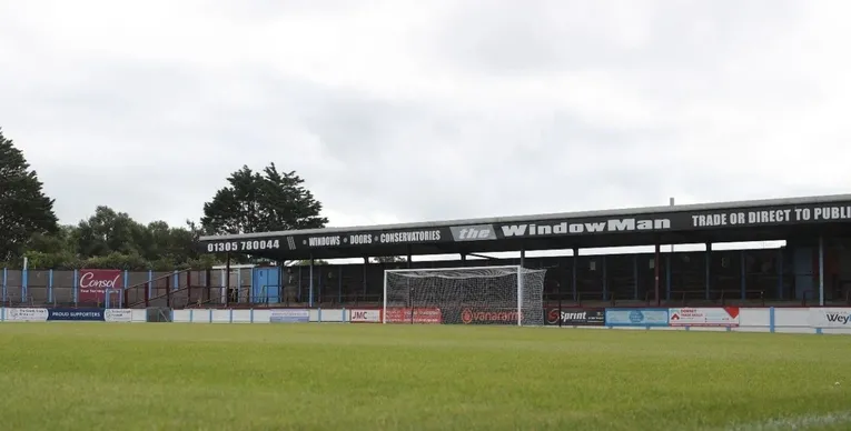 Khu vực khán đài dành cho cổ động viên đội khách (Away End) tại Bob Lucas Stadium