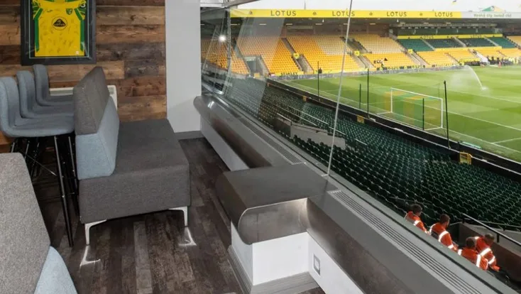 Khu vực phòng chờ Hospitality sang trọng tại sân Carrow Road của Norwich FC