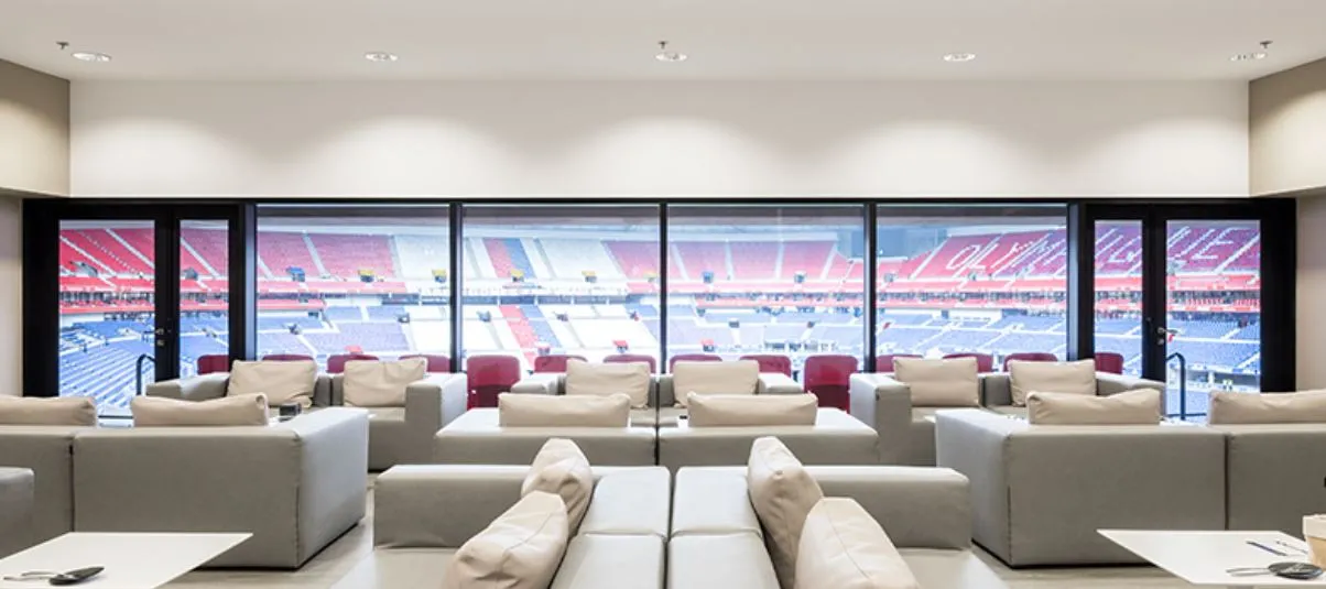 Khu vực tiếp đón khách VIP và tổ chức sự kiện tại Groupama Stadium, với không gian sang trọng, hiện đại