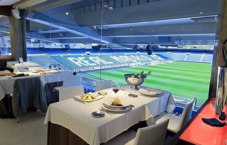 Khu vực tiếp đón VIP sang trọng tại sân Santiago Bernabéu trong ngày diễn ra trận đấu
