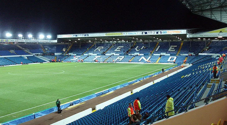 Khung cảnh nhìn từ khán đài sân Elland Road, nơi chứng kiến những trận cầu đỉnh cao của Leeds United.
