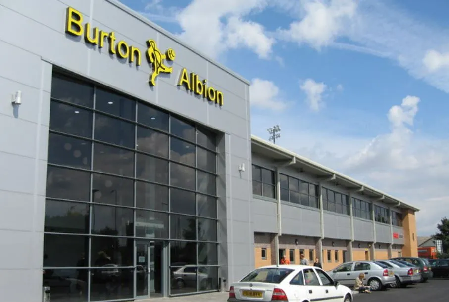 Lối vào chính của sân Pirelli Stadium