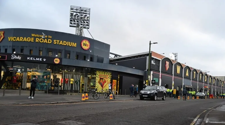 Lối vào chính và cửa hàng CLB tại sân Vicarage Road, điểm đến của người hâm mộ Watford