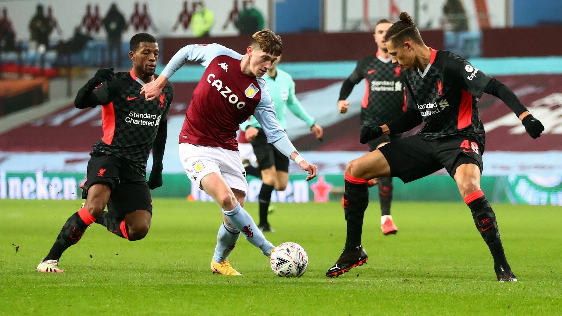 Louie Barry trong màu áo Aston Villa trước khi chuyển đến Hull City theo dạng cho mượn