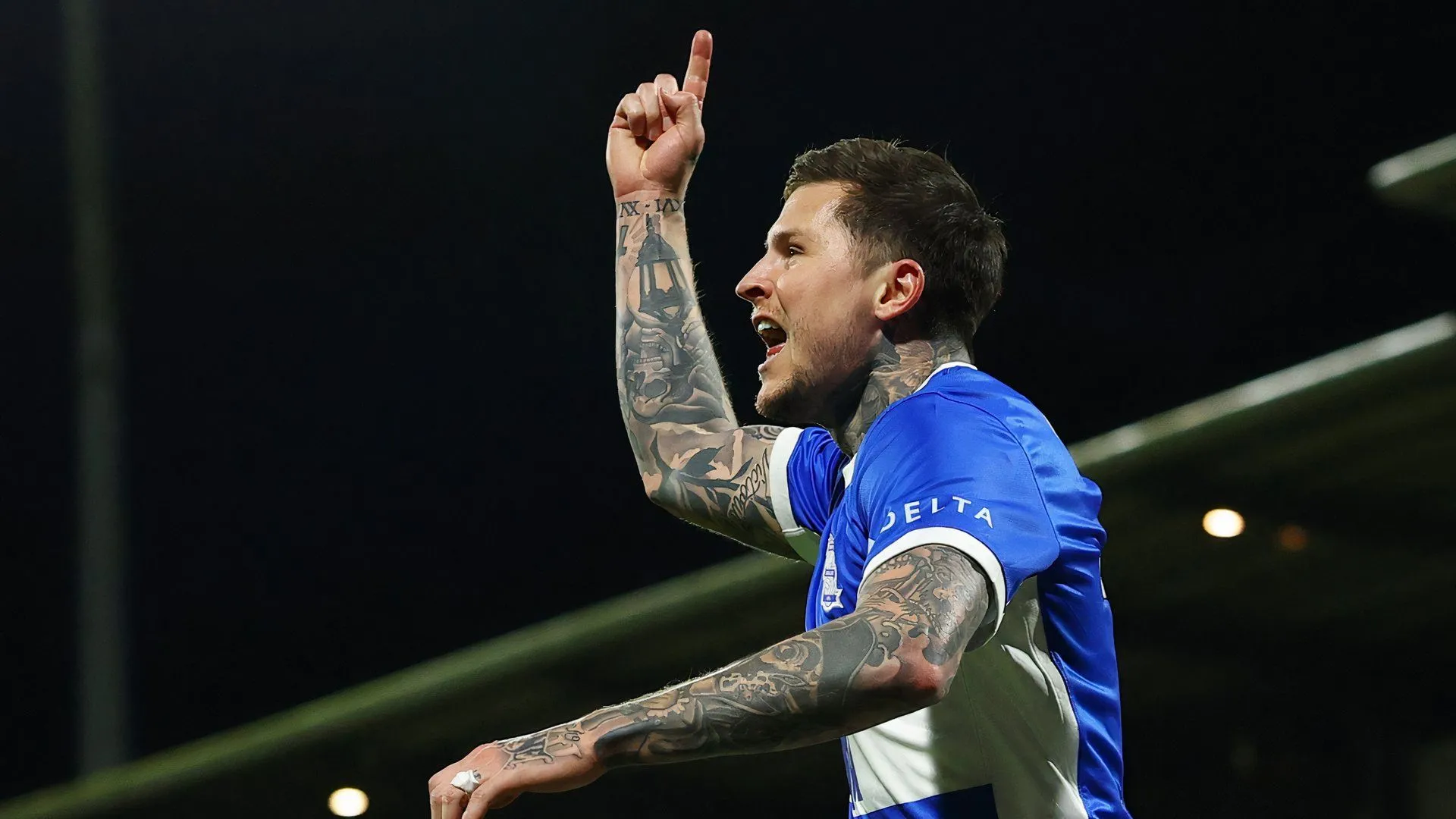 Lyndon Dykes ghi bàn cho Birmingham City