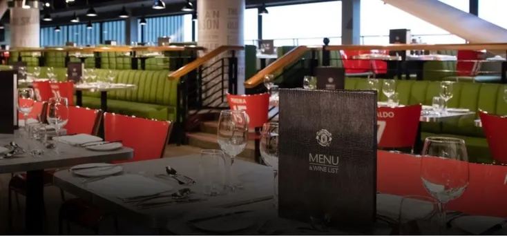 Phòng chờ Hospitality sang trọng tại Old Trafford, mang đến trải nghiệm đẳng cấp cho khách VIP và doanh nghiệp.