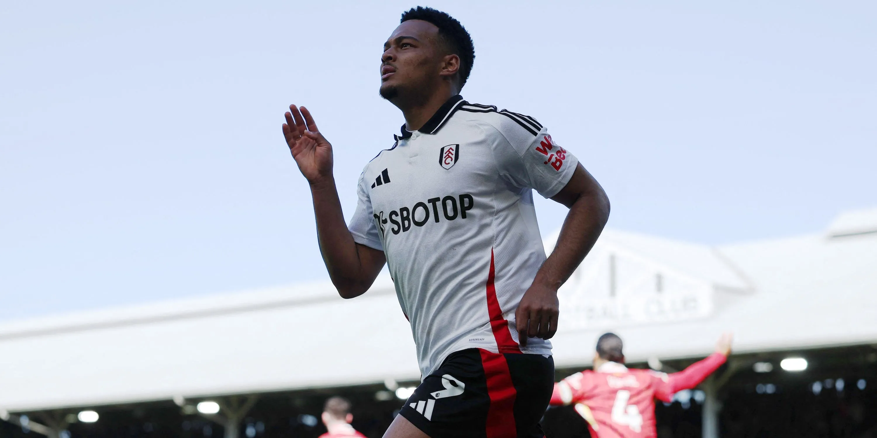 Rodrigo Muniz ăn mừng bàn thắng, thể hiện khả năng săn bàn tại Premier League