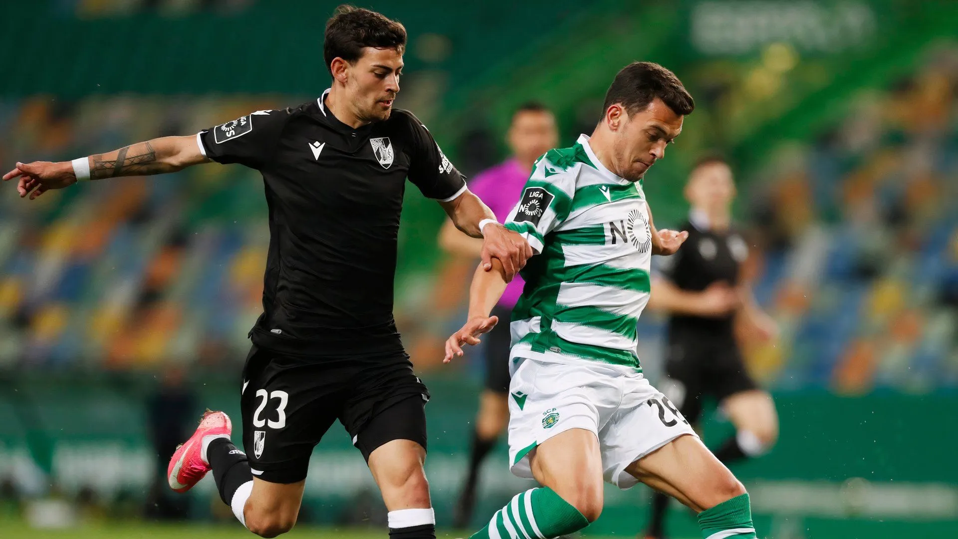 Ruben Lameiras trong màu áo CLB Vitoria Guimaraes ở giải VĐQG Bồ Đào Nha sau khi rời Plymouth Argyle.