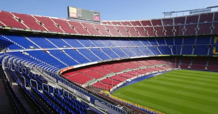 Sân Camp Nou tĩnh lặng khi không có trận đấu, chờ đợi khoảnh khắc bùng nổ
