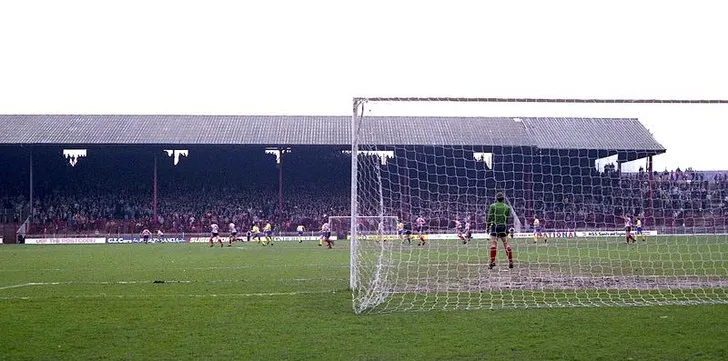 Sân vận động Bramall Lane năm 1983, một hình ảnh hoài niệm về lịch sử sân.