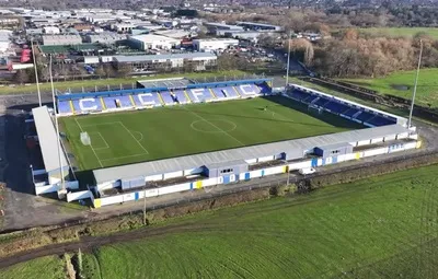 Sân vận động Deva Stadium của Chester FC, nơi giao thoa biên giới Anh và Xứ Wales