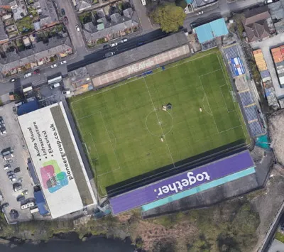 Sân vận động Edgeley Park, mái nhà lịch sử của câu lạc bộ Stockport County.