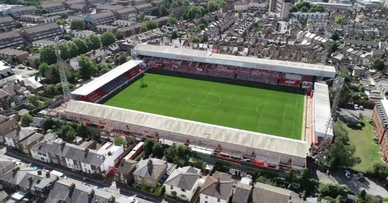 Sân vận động Griffin Park, ngôi nhà cũ đầy kỷ niệm của Brentford FC