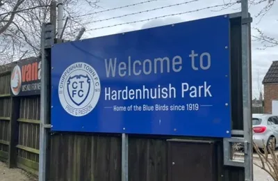 Sân vận động Hardenhuish Park, sân nhà lịch sử của Chippenham Town FC