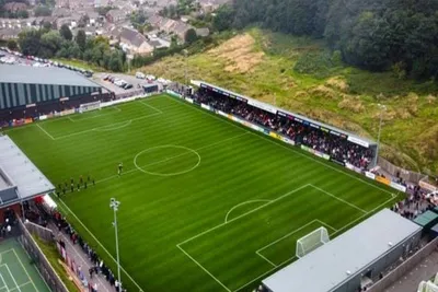 Sân vận động Scarborough Athletic nhìn từ trên cao, toát lên vẻ hiện đại và khang trang.