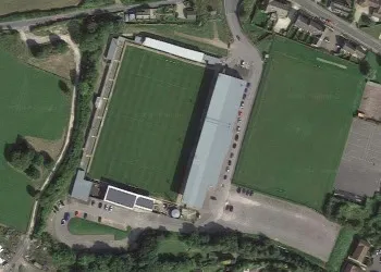 Sân vận động The New Lawn của Forest Green Rovers nhìn từ trên cao, kiến trúc thân thiện môi trường