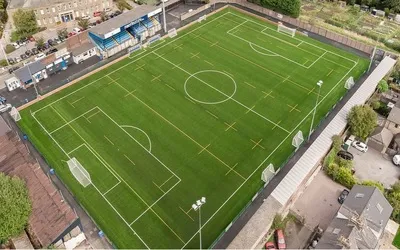 Sân vận động The Silverlands - Biểu tượng của bóng đá hạng dưới Anh và ngôi nhà của Buxton FC.