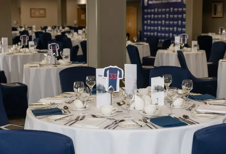 Sảnh tiếp khách sang trọng tại The Hawthorns, nơi các dịch vụ VIP được cung cấp.