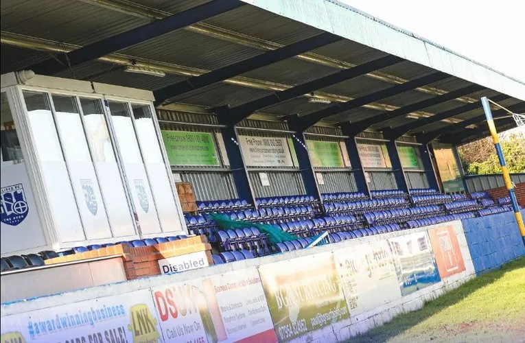 Sơ đồ bố trí các khu vực khán đài tại sân vận động Neuven Stadium, Radcliffe