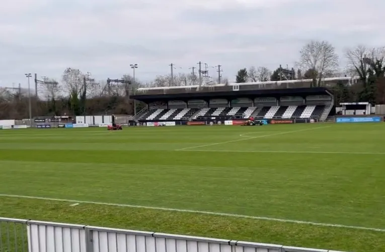 Sơ đồ bố trí khán đài và khu vực chỗ ngồi sân York Road Maidenhead United