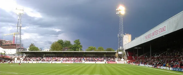 Sơ đồ tổng quan các khán đài và bố cục sân Griffin Park
