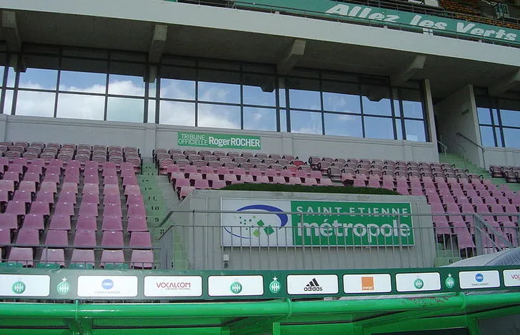 Sơ đồ tổng quan các khán đài và khu vực chỗ ngồi tại Stade Geoffroy-Guichard.