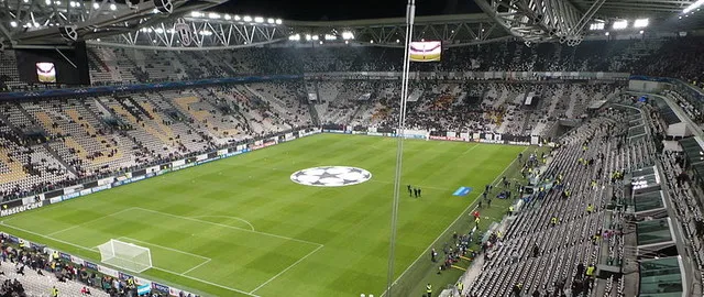 Tầm nhìn bao quát từ khán đài Juventus Stadium, mang đến trải nghiệm xem bóng đá chân thực nhất