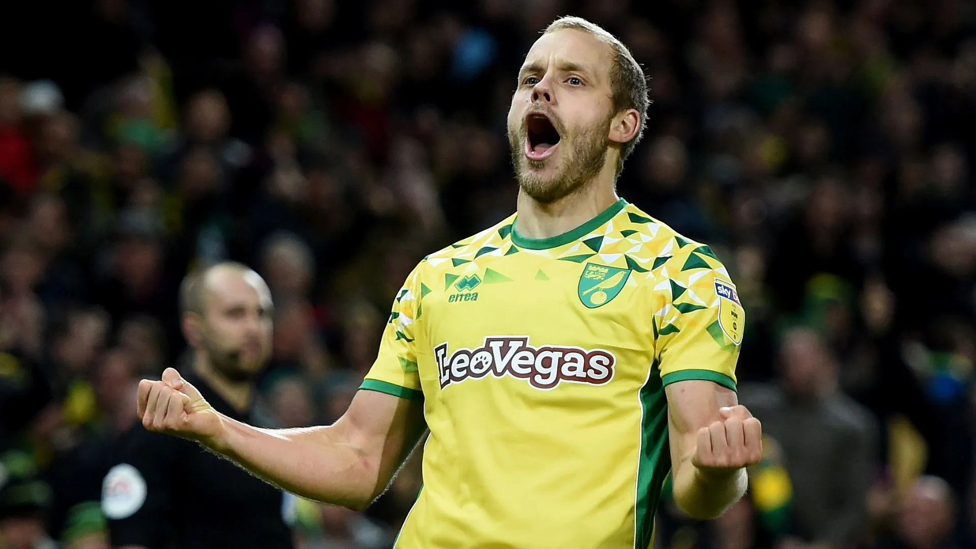 Teemu Pukki trong màu áo Norwich City ăn mừng bàn thắng
