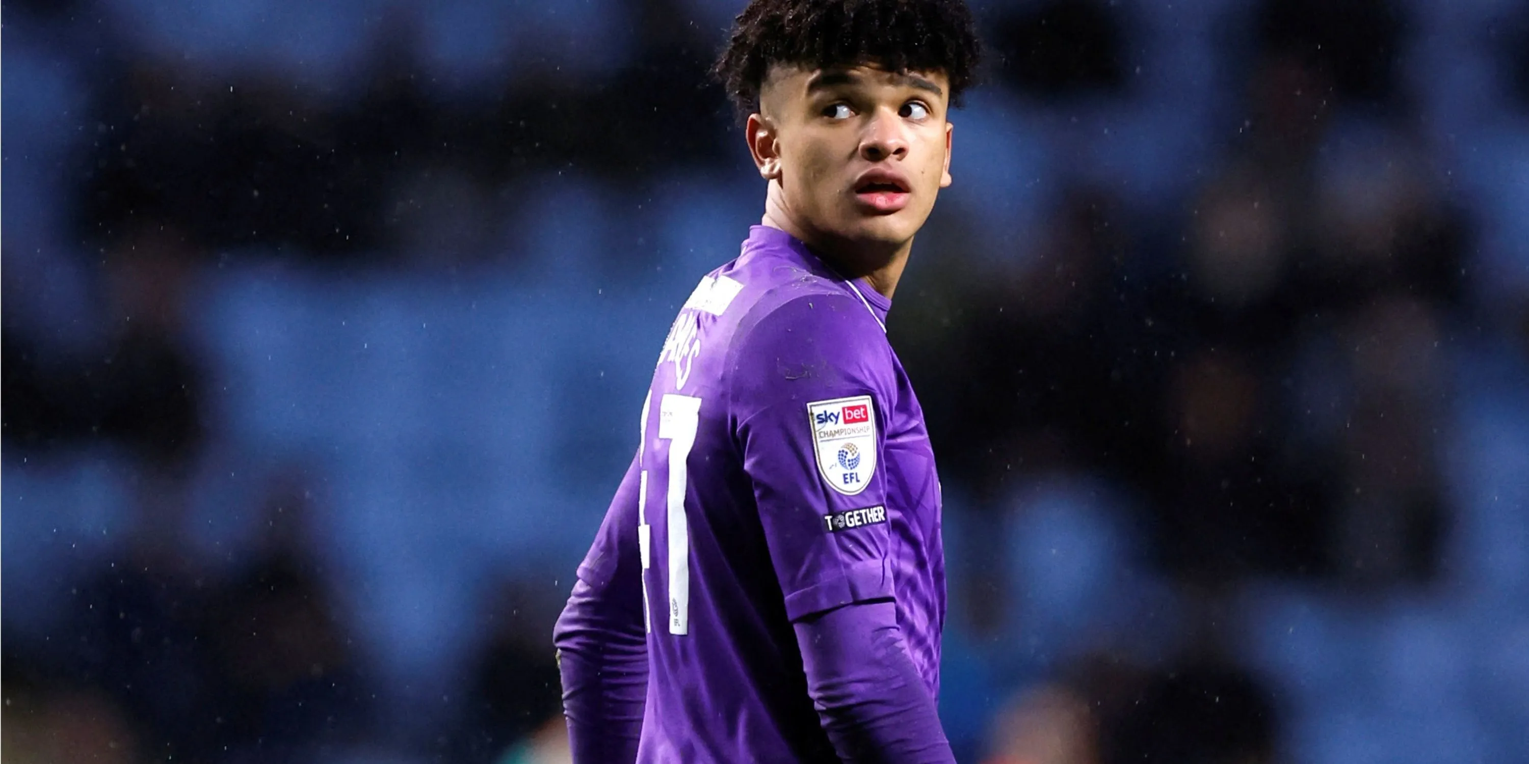 Thủ môn trẻ Pierce Charles của Sheffield Wednesday