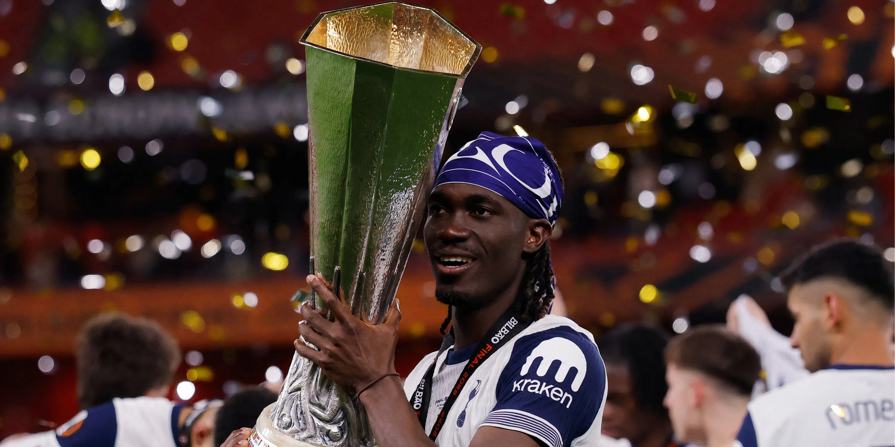 Tiền vệ Yves Bissouma của Tottenham Hotspur