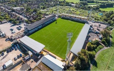 Toàn cảnh Abbey Stadium từ trên cao, sân nhà của Cambridge United