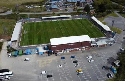 Toàn cảnh Bob Lucas Stadium ở Weymouth, sân nhà của câu lạc bộ Weymouth FC