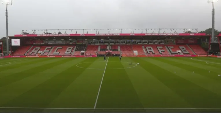 Toàn cảnh một khán đài tại sân Vitality, nơi chứng kiến những trận cầu kịch tính của AFC Bournemouth.