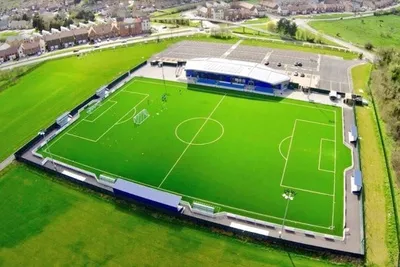 Toàn cảnh Parkside Stadium, sân nhà của Aveley FC