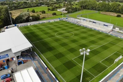 Toàn cảnh sân Tameside Stadium tại Ashton-under-Lyne