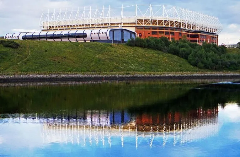 Toàn cảnh Sân vận động Ánh sáng nhìn từ bên kia sông Wear, vẻ đẹp hùng vĩ của sân nhà Sunderland