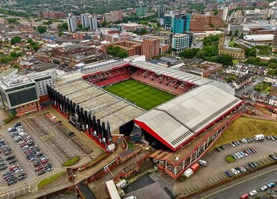 Toàn cảnh sân vận động Bramall Lane từ trên cao, sân nhà của Sheffield United.