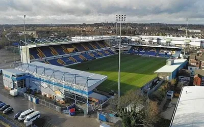 Toàn cảnh sân vận động Field Mill nhìn từ trên cao, biểu tượng lịch sử của Mansfield Town