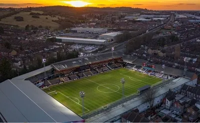 Toàn cảnh sân vận động Kenilworth Road từ trên cao
