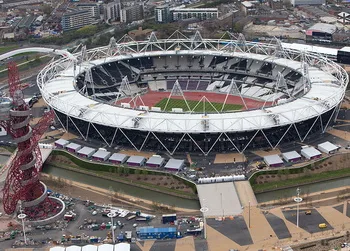 Toàn cảnh Sân vận động London nhìn từ trên cao, công trình biểu tượng của Olympic 2012 và sân nhà của West Ham United