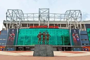 Toàn cảnh sân vận động Old Trafford, biểu tượng của Manchester United và &quot;Nhà hát của những giấc mơ&quot;.
