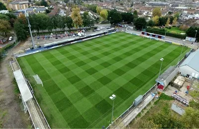 Toàn cảnh sân vận động Wordsworth Drive, sân nhà của Taunton Town FC