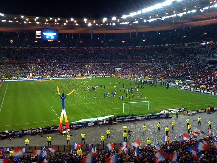 Toàn cảnh trận đấu Pháp gặp Cộng hòa Ireland năm 2009 tại Stade de France, không khí cuồng nhiệt