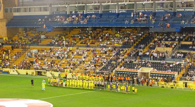 Trận đấu giao hữu giữa Villarreal và Fiorentina trên sân Estadio de la Cerámica, minh chứng cho bề dày lịch sử của đội bóng.