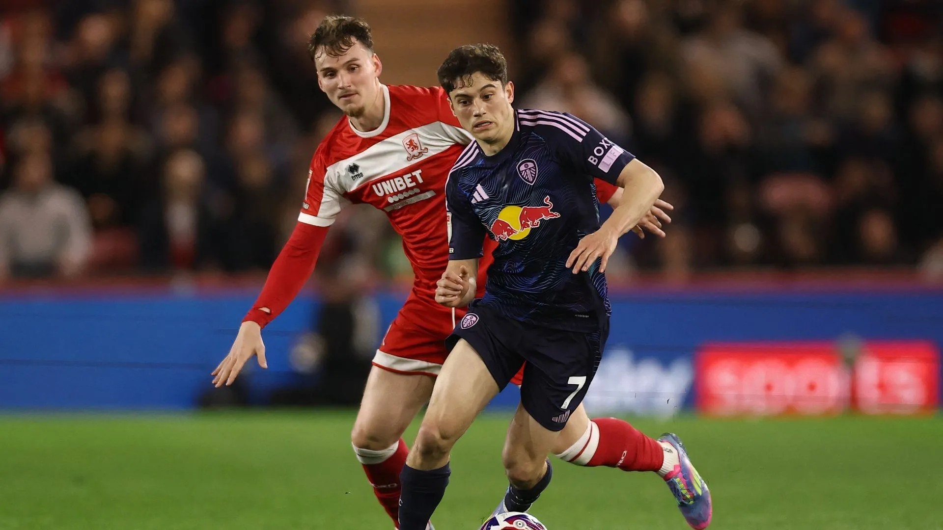 Trung vệ Rav van den Berg trong màu áo Middlesbrough