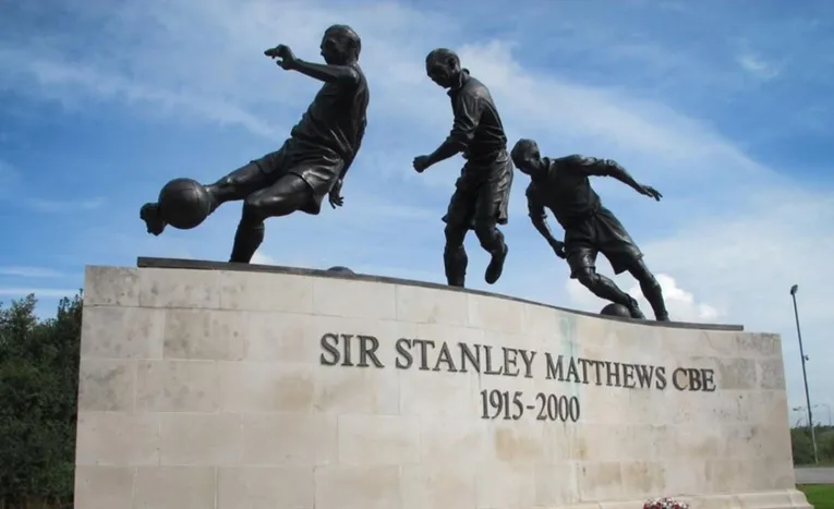 Tượng đài Sir Stanley Matthews, huyền thoại bất tử của Stoke City FC